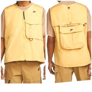 NIKE MENS SPORTSWEAR TECH PACK.  SIZE M